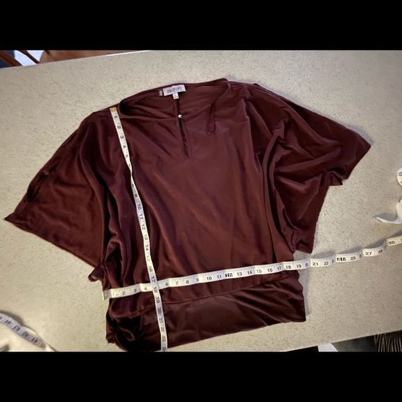 🌟HOST PI🌟Jennifer Lopez open sleeve top - Picture 4 of 7